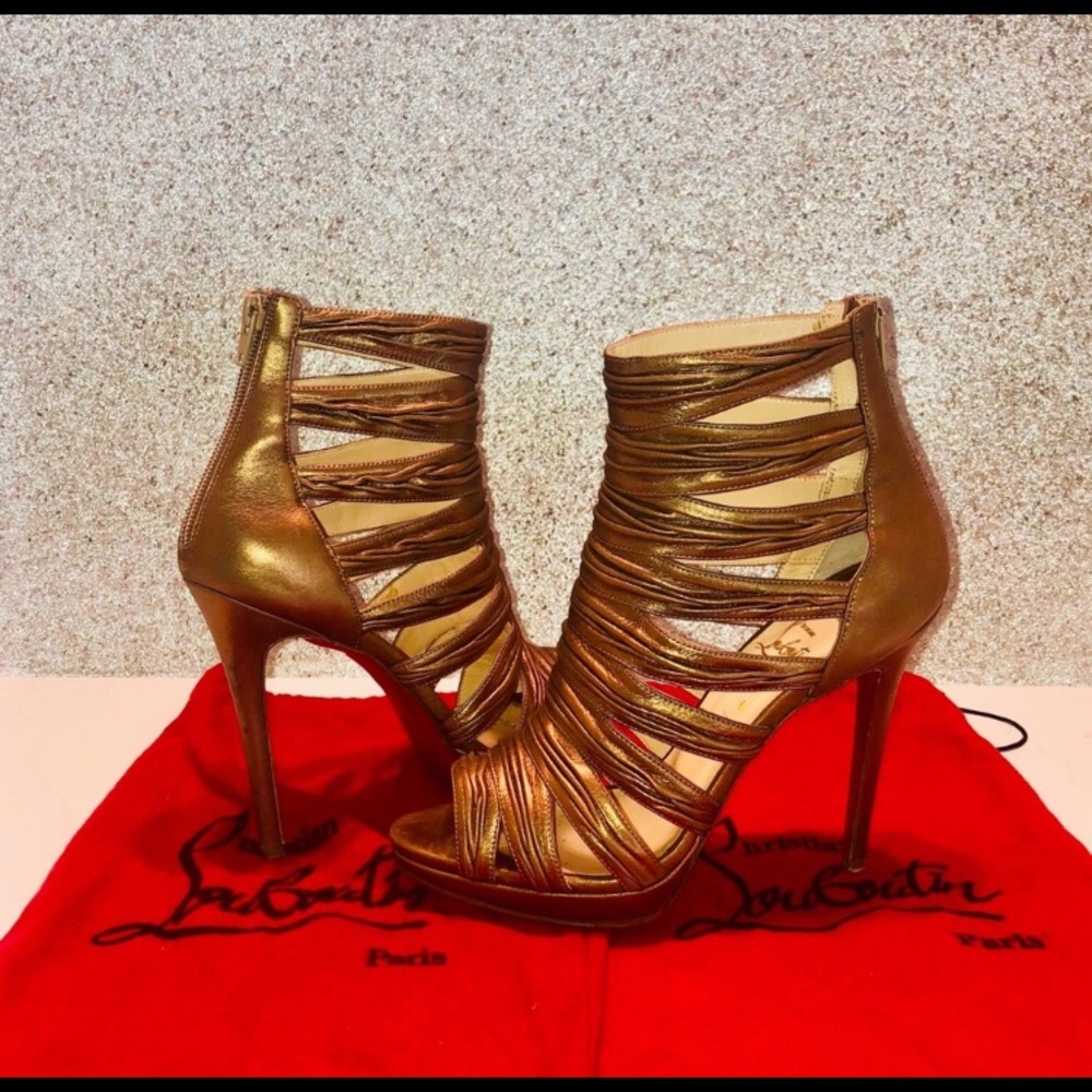 👠SOLD👠Louboutin Gold Tinazata 120 booties pump - Picture 3 of 8